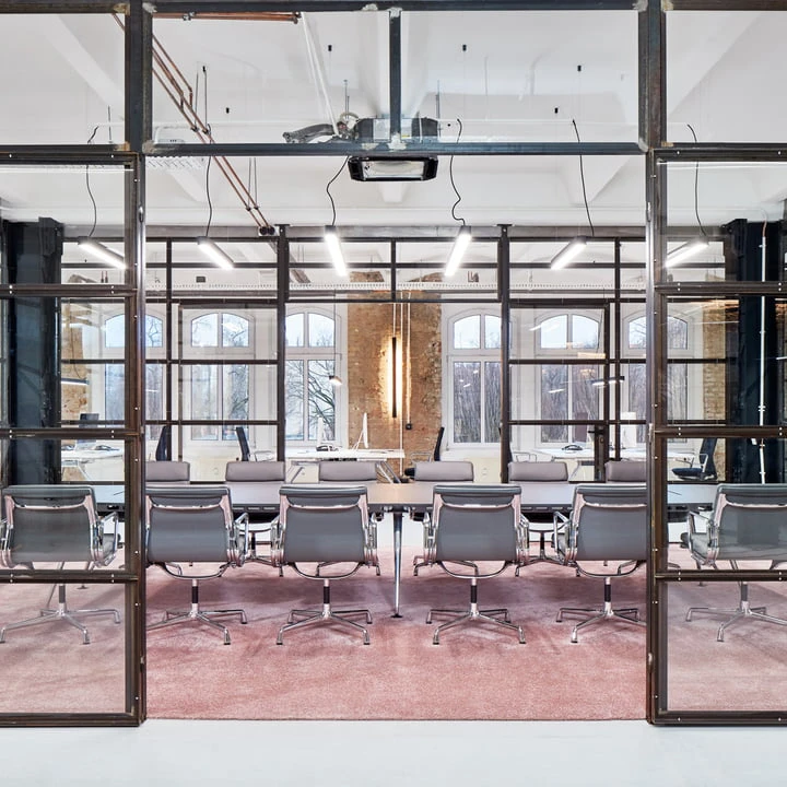 Vitra - EA 208 Soft Pad Chair Aluminum Polished With Armrests, Swivel, Leather Premium Black - Image 6